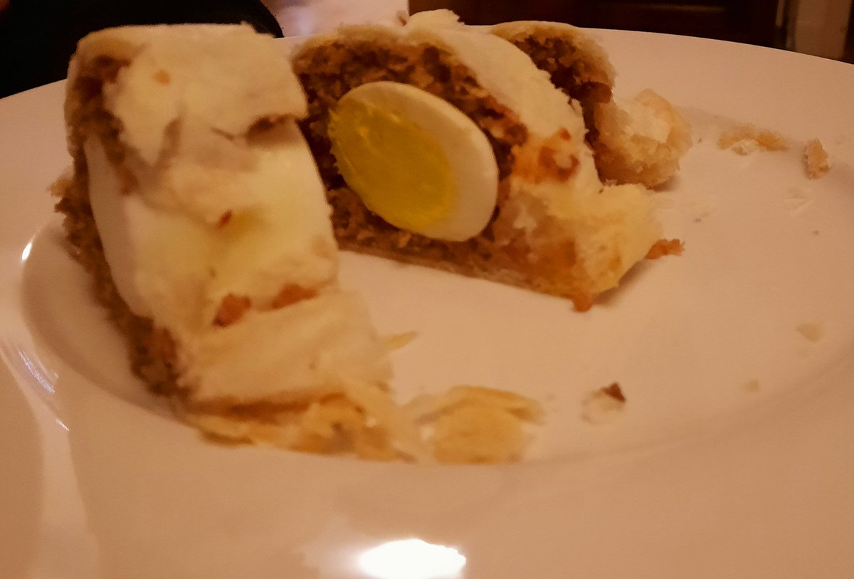 vaneun's tweet photo. Vegetarische niet-veganistische wellington. Reactie liefde: - en die heb je niet zo gekocht? Ik- nee ik heb die net staan maken toen jij je werkdigikerstborrel had. Lief -wooow i'm impressed- en dat terwijl hij toch t nodige gewend is . Happy me #proefkoken dan toch deze maar? https://t.co/OcSwK561tU