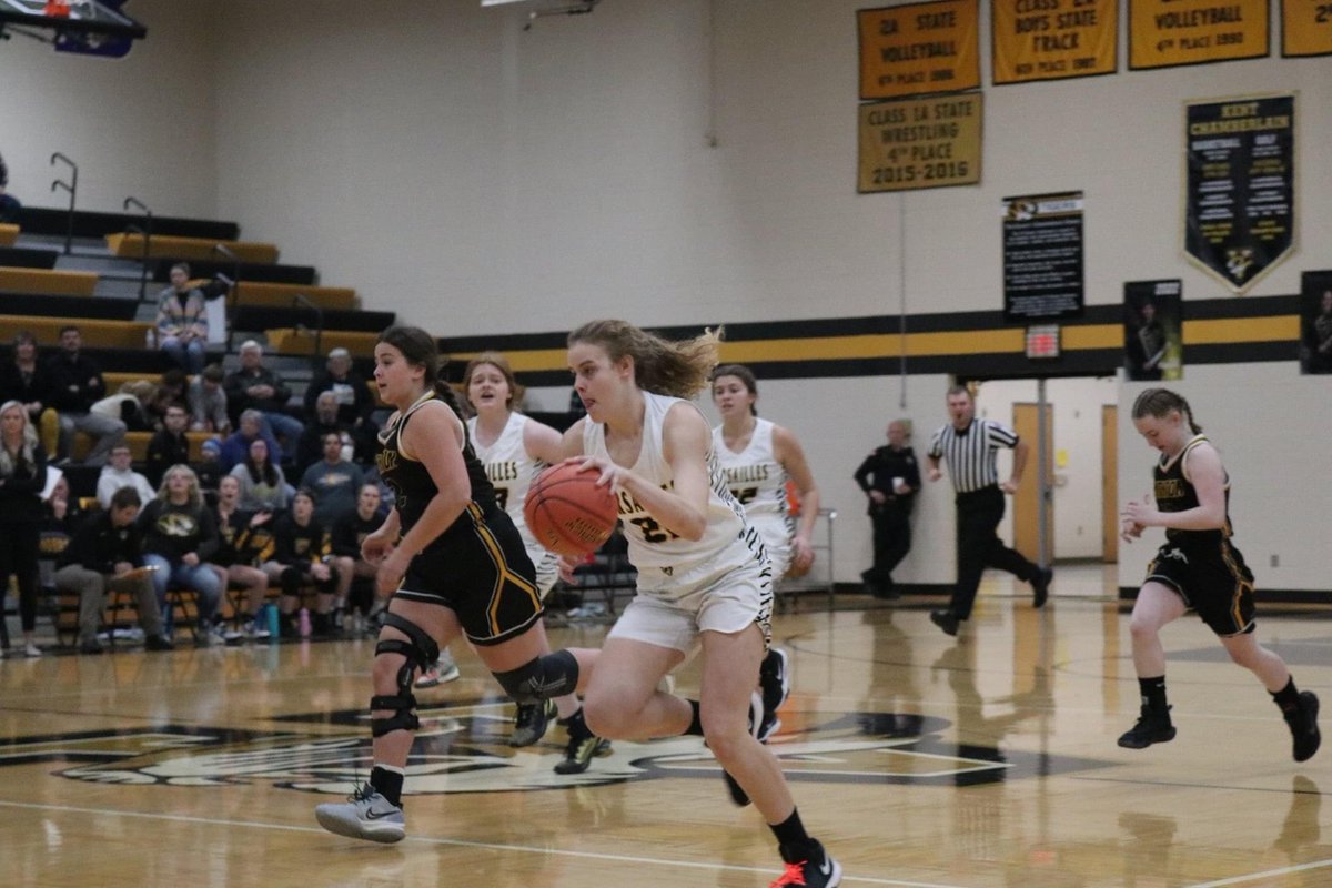KentThomas7's tweet photo. Folks: Kylee Richey fresh from Versailles is just killing it. 5 of 8 games double double pts &amp; reb. Set school record w 24 reb in game.  12.6 ppg &amp; 16.8 rpg. Check this kid out. ⁦@earlaustinjr⁩ ⁦@greglogs⁩ ⁦@MissouriPhenom⁩ ⁦@PrepHoops⁩ ⁦@RodKRCG13⁩ https://t.co/9S4fTbgNOu