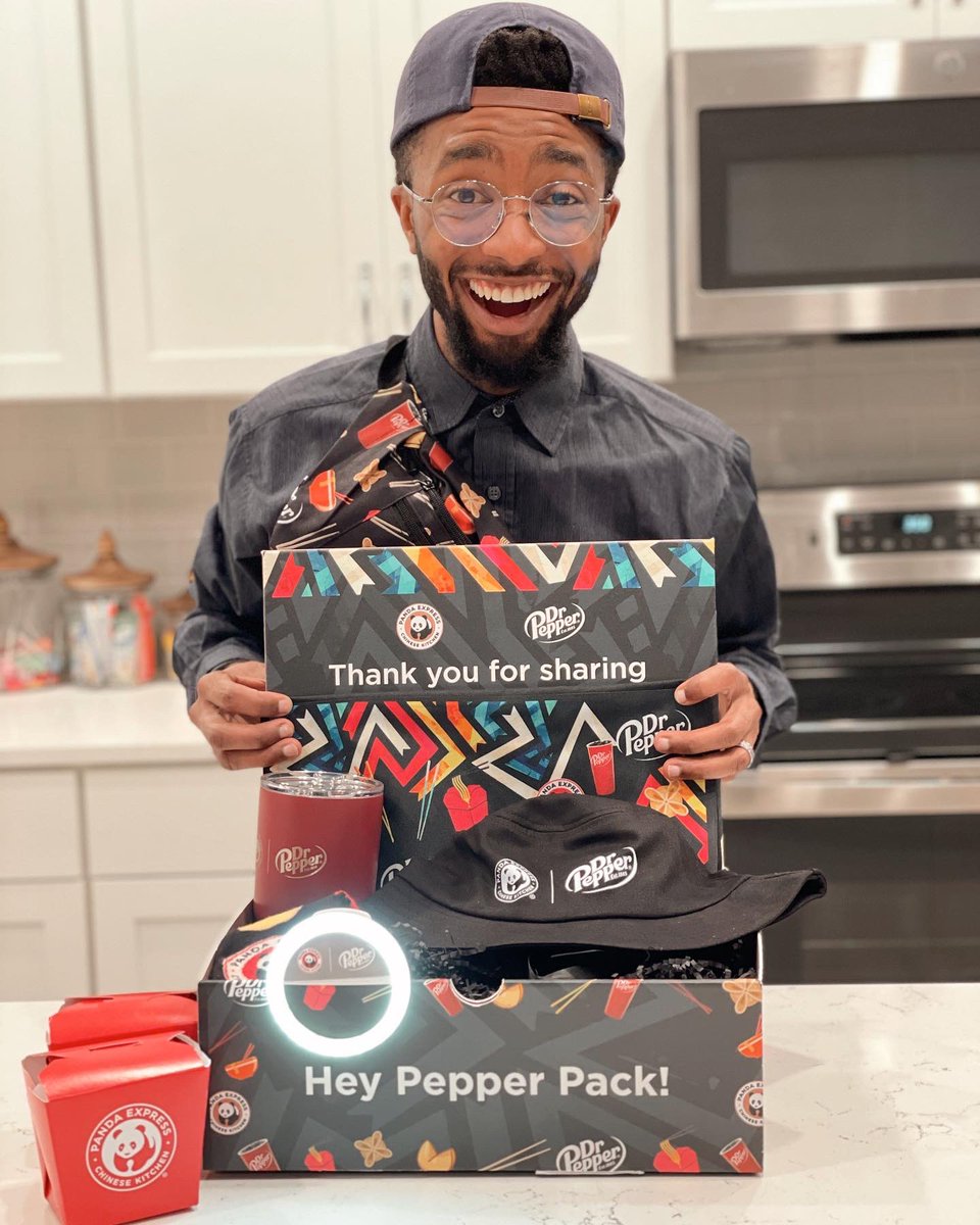JDeanWilliams's tweet photo. Tis the season for a GIVEAWAY!
Click the link below! Enter to win a @PandaExpress x @drpepper swag box! #PandaExpressPartner 🐼🎄
https://t.co/6biddjVM1D https://t.co/RqKYMOjcTm