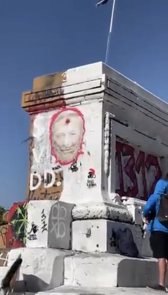 ¿Más expresiones de arte <a href="/izkia/">Izkia Siches Pastén</a> ? Hasta cuando el doble standard? ¿La prensa dirá algo al respecto? <a href="/meganoticiascl/">Meganoticias</a> <a href="/T13/">T13</a> <a href="/CNNChile/">CNN Chile</a>