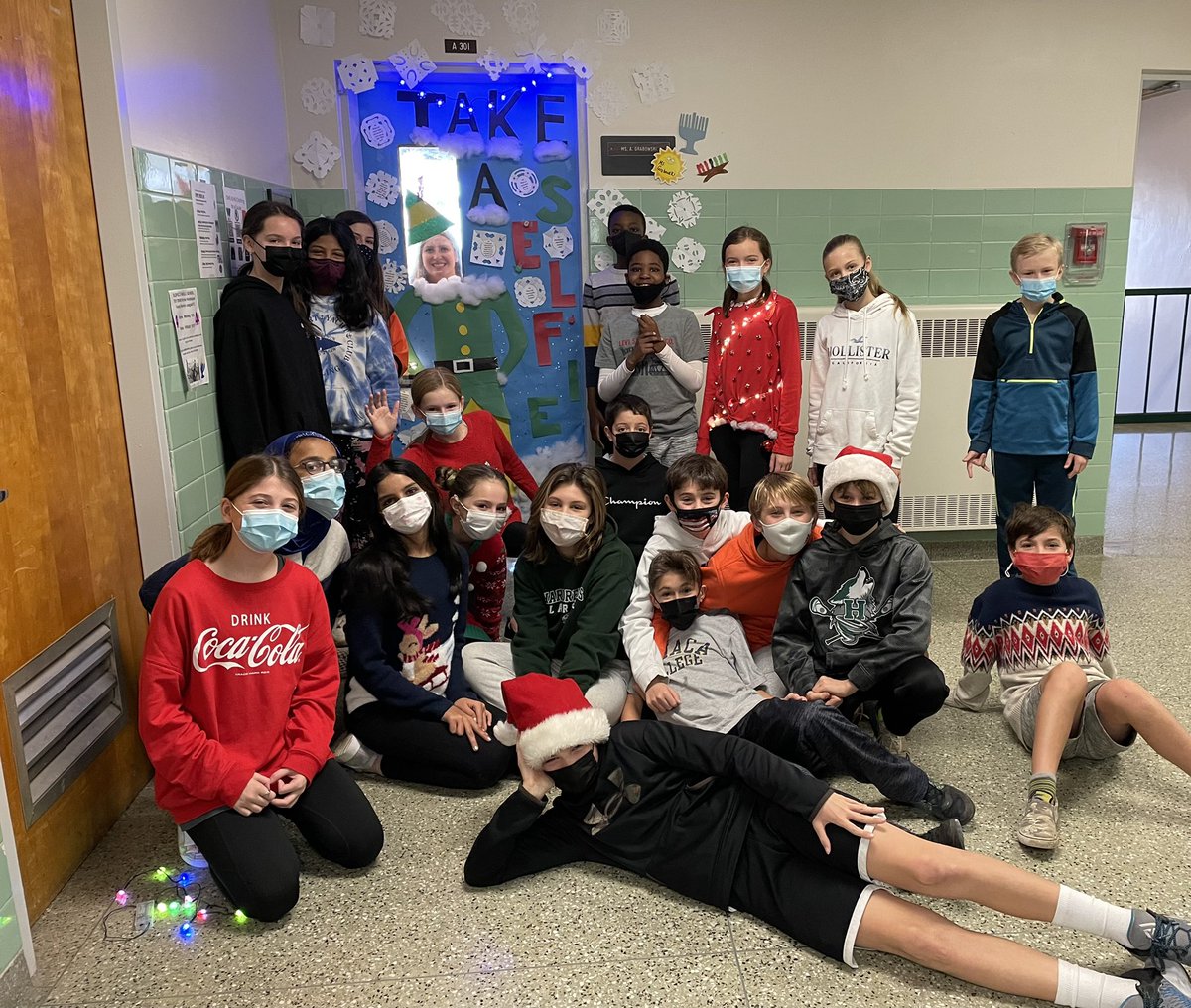 agrabowskiteach's tweet photo. So proud of my students for decorating our door with awesome riddles and holiday cheer!❄️ #elfie #LetsTakeAnElfie @Oldfield_MS https://t.co/Dpz7VmzFQC
