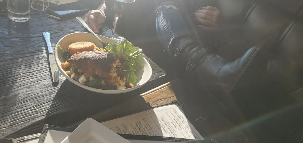MingMing2228's tweet photo. Idiot can’t even take the #feetpic right. SMHHe’s such a loser.  It was pretty hilarious, ngl.  Yes, people were staring-not sure if they were looking cuz My #smellyboots were on the table-or My laughter.  #likeaboss 

#crazyasian @rt_promo2k @rt_feet #stinkyfeet @FootParadiseRT https://t.co/H1kuPwiMpM