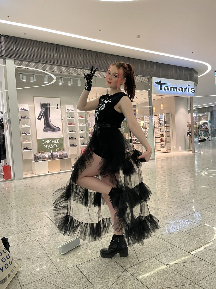 focubulalala's tweet photo. совместные фото с любимым бумбоксом ну и костюм показать тоже ниче такой https://t.co/rCDsMVXACP