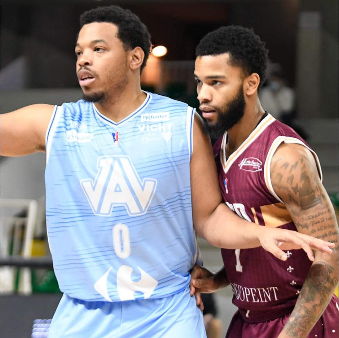 jav_basket's tweet image. Après une folle remontée, la JAV s'impose 🆚 @basket_asa (73 à 69). ⚡

Félicitations à l'ensemble du groupe pour cette magnifique victoire ! 🔵⚪

Prochain game ce jeudi 23 décembre sur le parquet d'@ALMEvreux. 🏀

📸 Alain Chenevière 

#JAV #retourauxsources #basketball #vichy