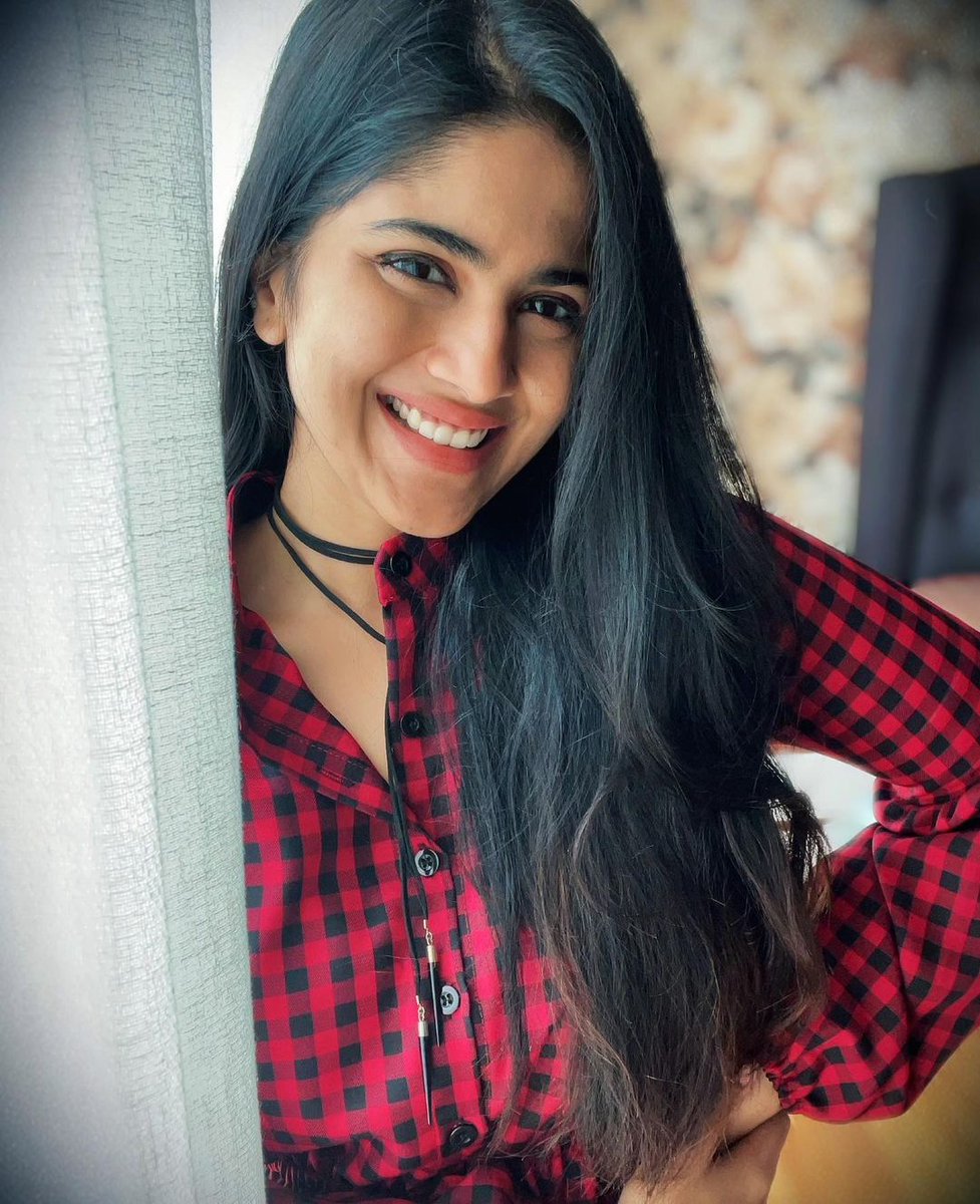 Meghaakashhoffl's tweet photo. A Smile is the best makeup any girl can wear.😍♥️
@akash_megha #meghaakash https://t.co/QBWgO6zekz