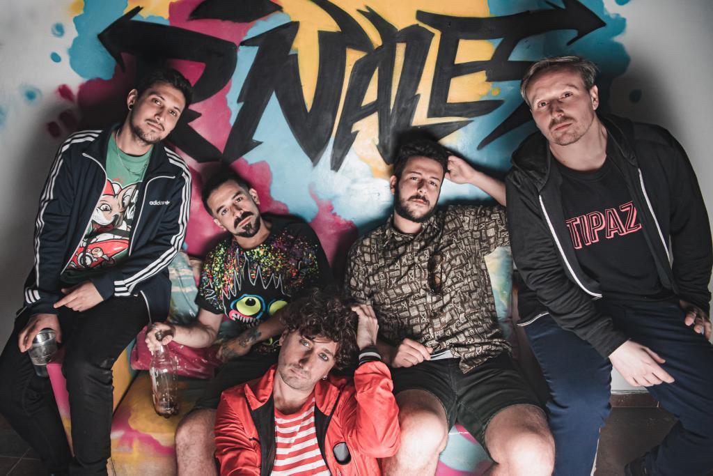#AhoraEnVértice: Antes del show del 19 de diciembre en el Teatro Ópera en #RockAndLu conversamos con Quique, cantante de <a href="/Rivaleslp/">Rivales Oficial</a>. Escuchá la entrevista! 
💻 radiovertice.laplata.gob.ar
📻 FM 93.3