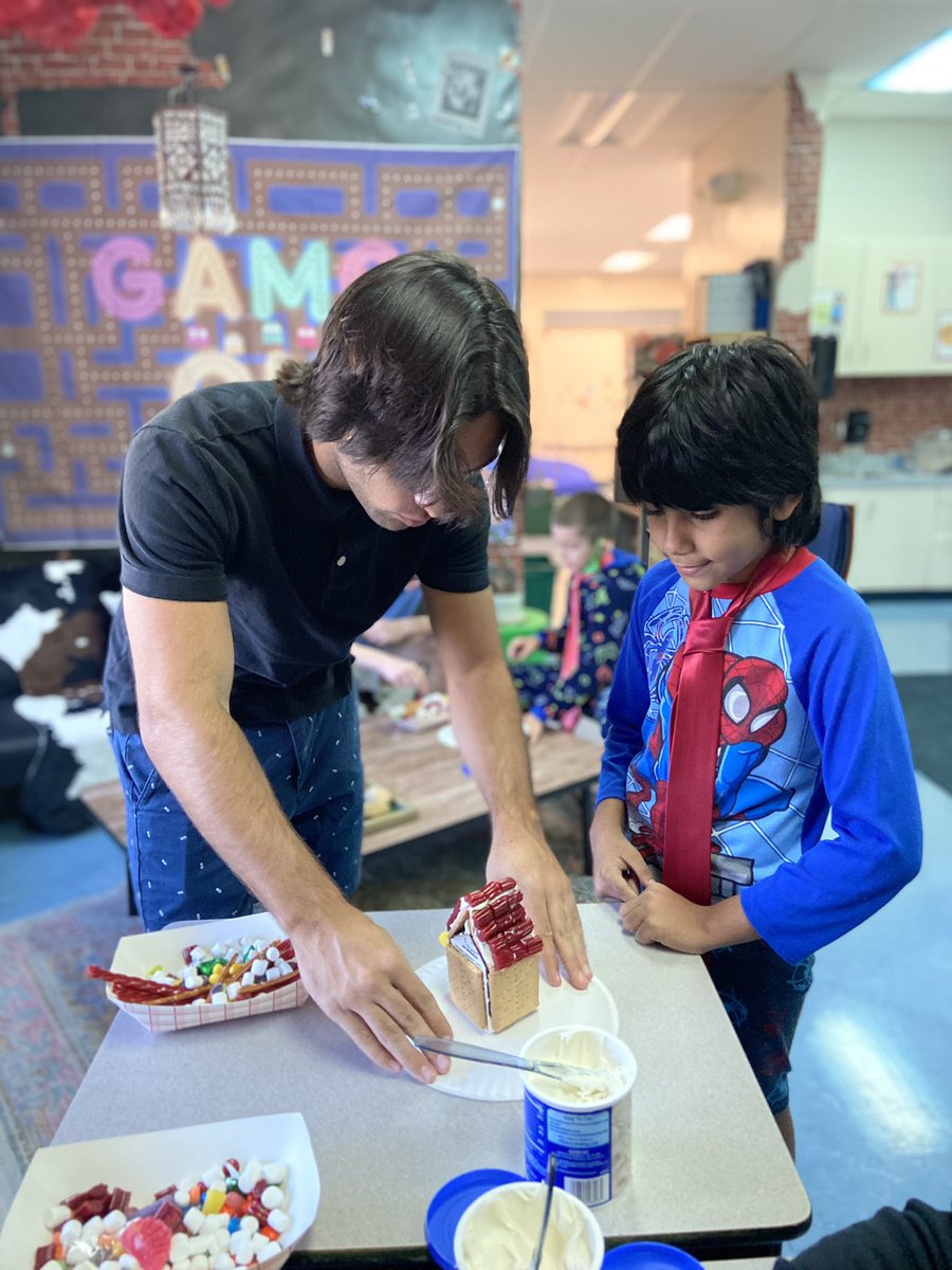 mrsditarando's tweet photo. Our @gshswarriors mentors are the best! Today they came over for some gingerbread house building fun! #guyswithties #futureleaders https://t.co/6CYKFvk9kZ