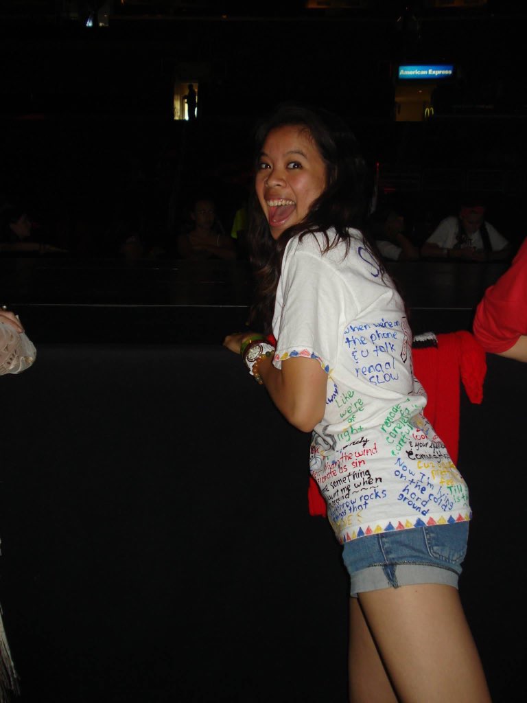 musicsinmysoul3's tweet photo. Pretty positive this show was how @taylorswift13 noticed me for the next era cuz we waited since 10AM ๐ฅบ Back when pit for fans through Taylor Connect were $150 ๐ #RedTourLA #FlashbacksAndEchoes 08/20/13 @taylornation13 https://t.co/OENyu0Lswi