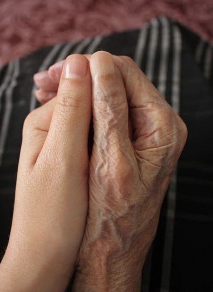 "اللهم البقاء لكلمة أمي، وصوت أمي، ورائحة أمي، وحديث أمي، اللهم البقاء طويلاً."