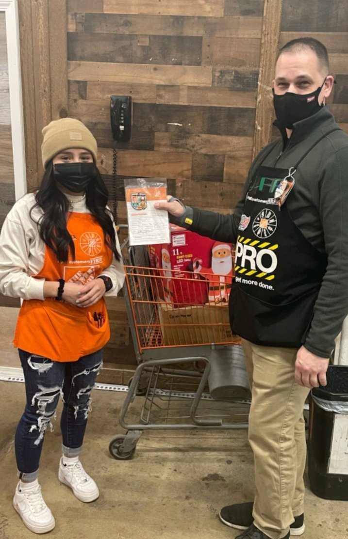 Kudos and job well done to my under 90 day cashier Idania for her $1000 recovery.supet proud of her. Thank you D42 DS @HistoryTeach23  for recognizing a job well done.