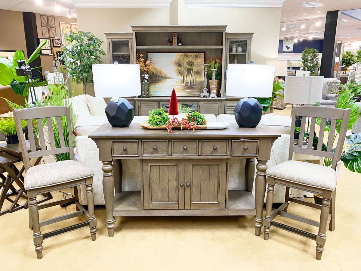 BoulevardHome's tweet photo. Christmas is in 1 week! Don't leave your presents at the store! 😄 https://t.co/q8VlrpbbHN