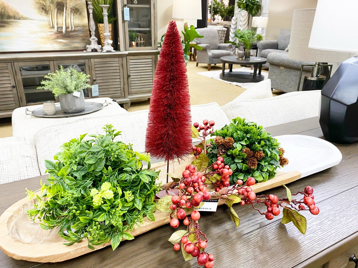 BoulevardHome's tweet photo. Christmas is in 1 week! Don't leave your presents at the store! 😄 https://t.co/q8VlrpbbHN