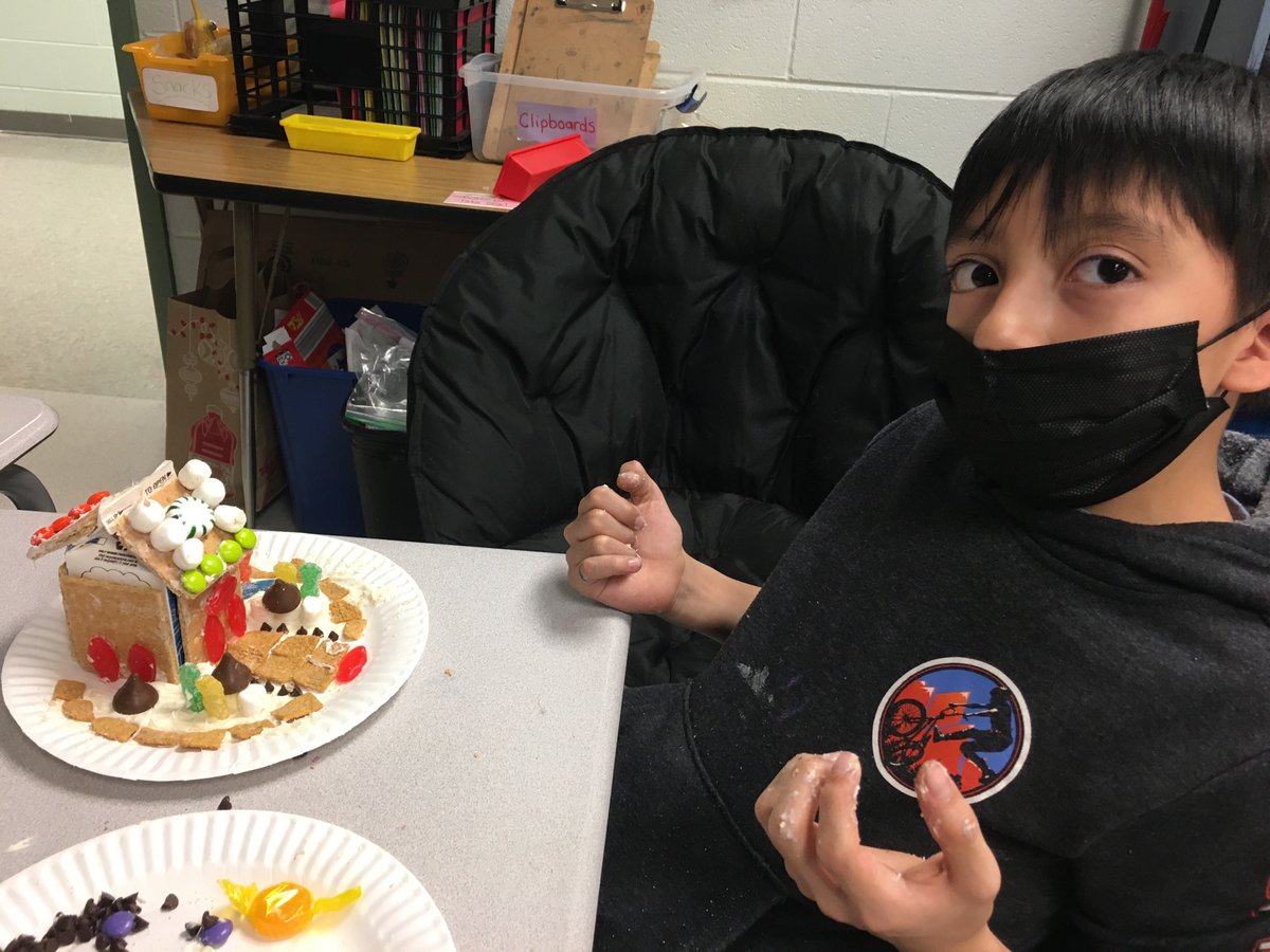 Seeing out 2021 by working on our ecosystems products in the morning and making gingerbread houses in the afternoon. Thank you @PtaWoodburn for providing the gingerbread opportunity!