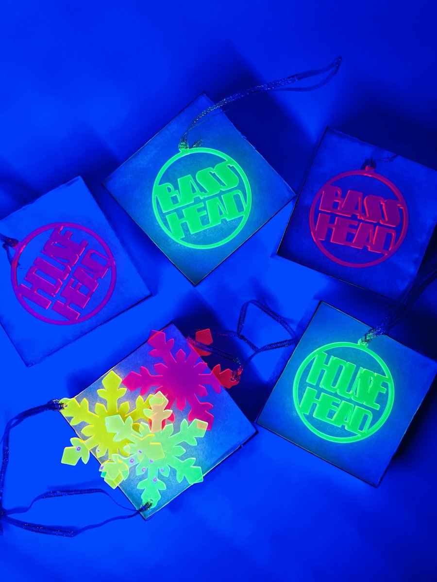 Deal 4 of 12: 20% off ornaments🎄
Includes edm themed &amp; customizable!

etsy.com/shop/NomadKandi