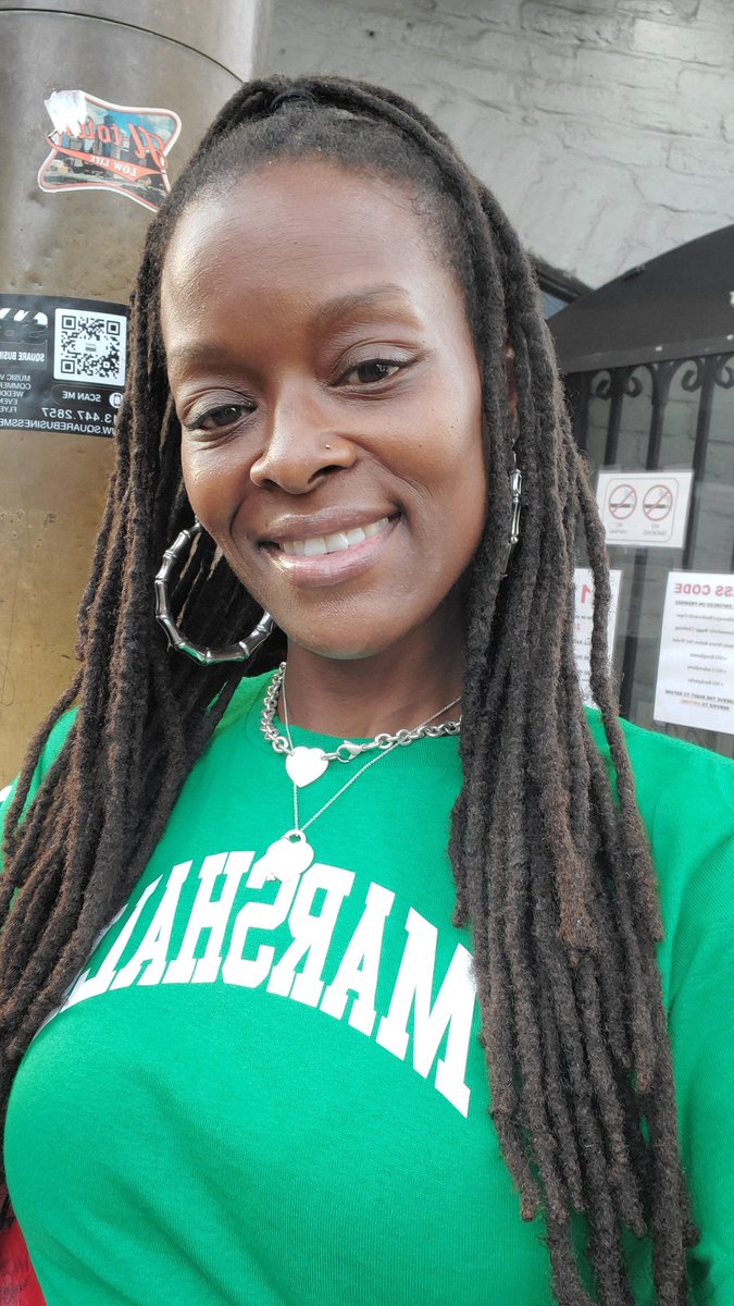 When your walking down on Bourbon St and the News crew stops you because of my Marshall shirt and ask what I expect!! Us to ball out Period💚
#13DefenseMom 
#WeAreMarshall 
<a href="/JohnsonNazeeh/">NIGHTJOHN</a>