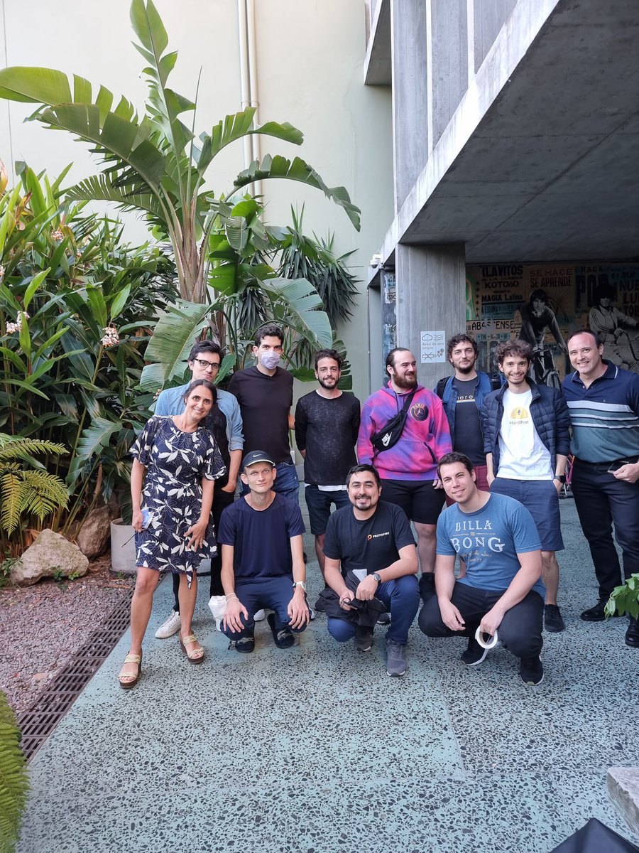 TheGraphLatam's tweet photo. Mucha diversión en #graphbirthday
Junto a parte del equipo de @graphprotocol y de @ethereum en Buenos Aires https://t.co/BrqjXnTbhS