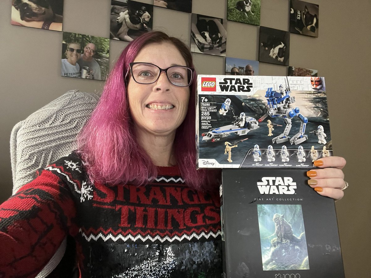 JaymieHobdy's tweet photo. Thank you @Josh_UARayburn (secret Santa) ABSOLUTELY LOVE my gifts. #mycoworkersarebetterthanyours #starwarsnerd #iamnottoooldtoplaywithlegos https://t.co/yD1R48HTMS