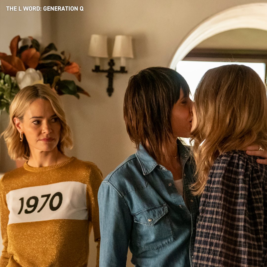 Showtime's tweet photo. How it feels being single during the holidays. https://t.co/RUCctiRChB