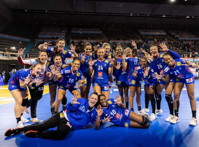 À dimanche pour la finale 🙏🏾🥰
<a href="/FRAHandball/">Equipes de France de Handball</a> 💙🤍❤ 
#BleuetFier #SheLovesHandball