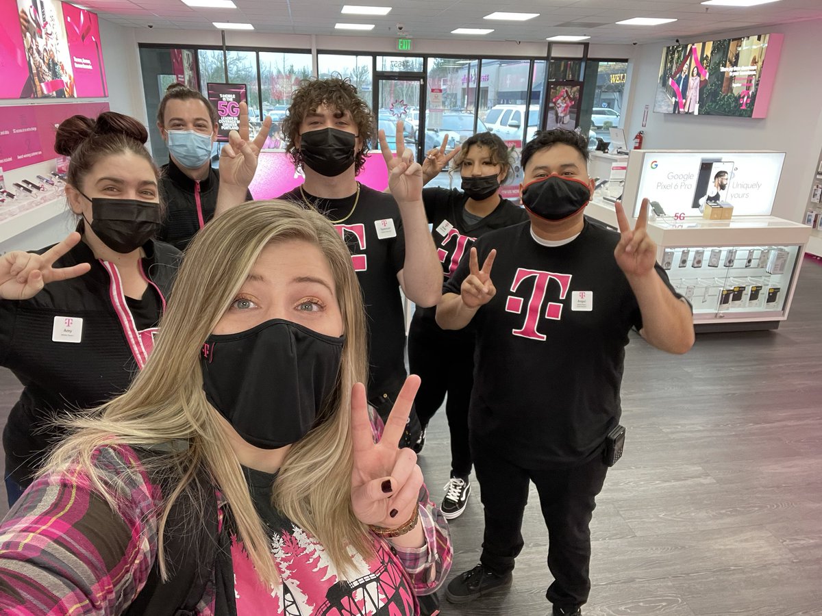 JessicaLHickman's tweet photo. Luke and I Getting some holiday cheer from the amazing @TMobile @Arch_Telecom team in Beaverton. These guys are awesome and ready to serve! #CPAreYouWithMe #PDXFlex #tmobile @LukeRudolph1 @LeslieJohn214 @kelci_ly @JacksonTingley https://t.co/jKerUmYDPK