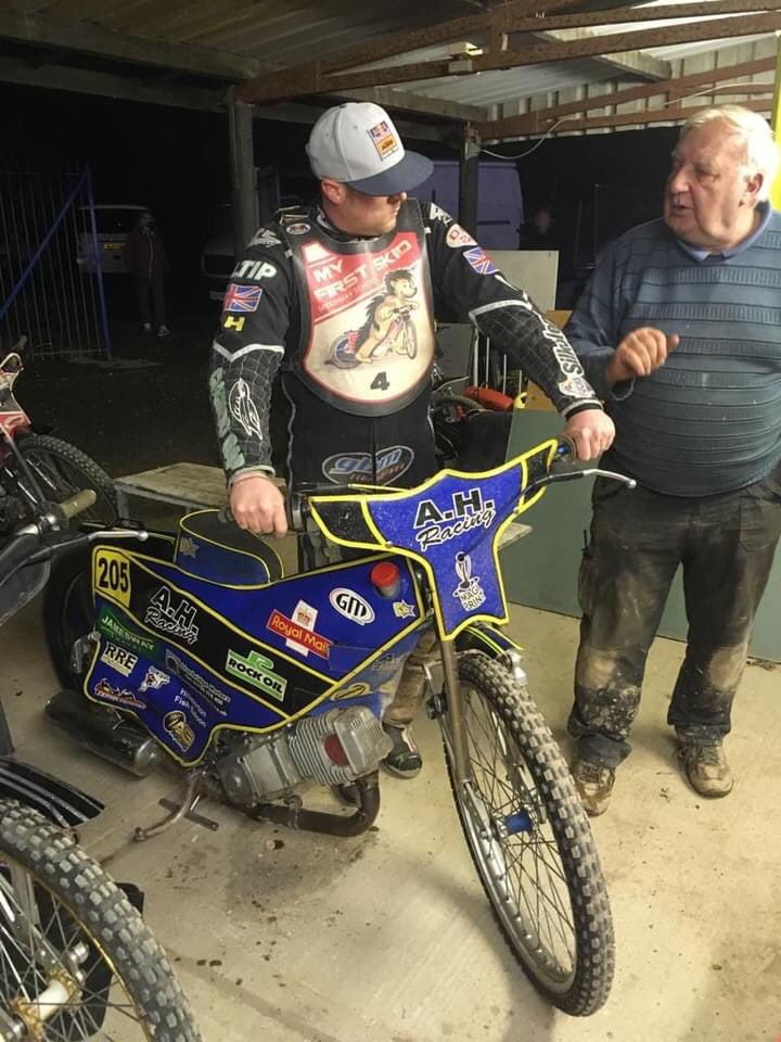 Barry Bishop tweet media