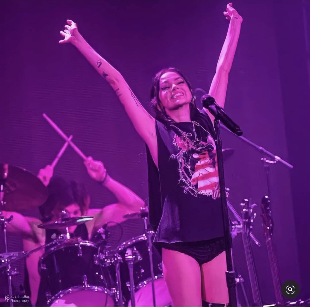 MaggieLindemann's tweet photo. the SWIXXZWORLD tour tee presale is live @SWIXXZ !! https://t.co/2XcVwCjBzo https://t.co/aMp8x9kPSb