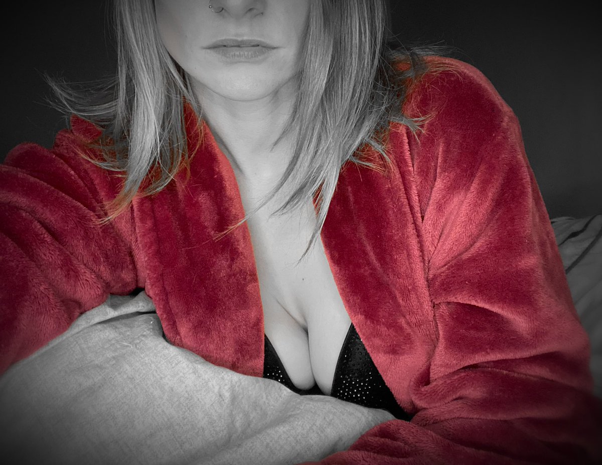 ThatBabeBelle's tweet photo. Went live on cam last night for the first time. Invigorating. Want to know where? DM me. 😉 #CumPlay #AlwaysHorny #NSFW #MILF #Sex #SexToys #TitsAndAss https://t.co/zfbwPgEI2T