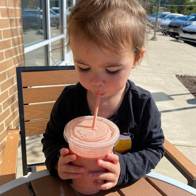 Our strawberry smoothie is this sweet kiddo’s fav! What is your go-to smoothie? Sound off below  ⬇️