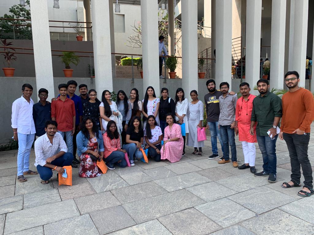 rfahyd's tweet photo. Despite recovering from a neck injury, he met 3k of us, gave a picture to each and everyone &amp; also a thank you note for supporting him! That’s @ramsayz the man we stan, who never fails to amaze us with his warm and affectionate nature! ❤ https://t.co/YNQJJy0gTM