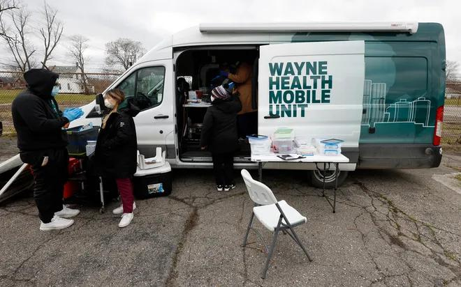 The Wayne Health Mobile Units (WHMU) will be at multiple locations this weekend. Services may differ at each location, please visit our website to view each location, time and services being offered. VISIT: waynehealthcares.org/mobile-health-… 

📸: Detroit Free Press