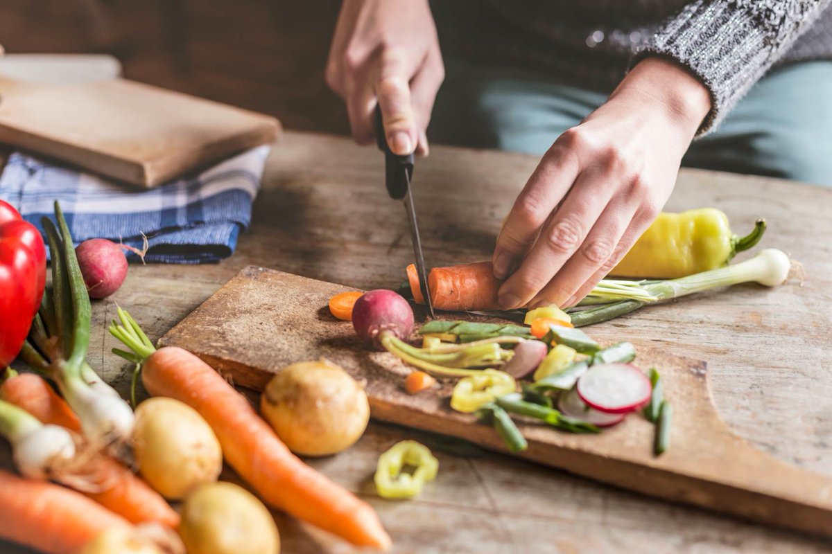 There are many small nifty gadgets out there to make cooking &amp; food prep easier! Some of our favourites include; jar openers, &amp; automatic can openers &amp; our Healthy Ageing Digital Services provide specific recommendations #LifeCurve #agewell #WednesdayEquipment #MoveEquipCare