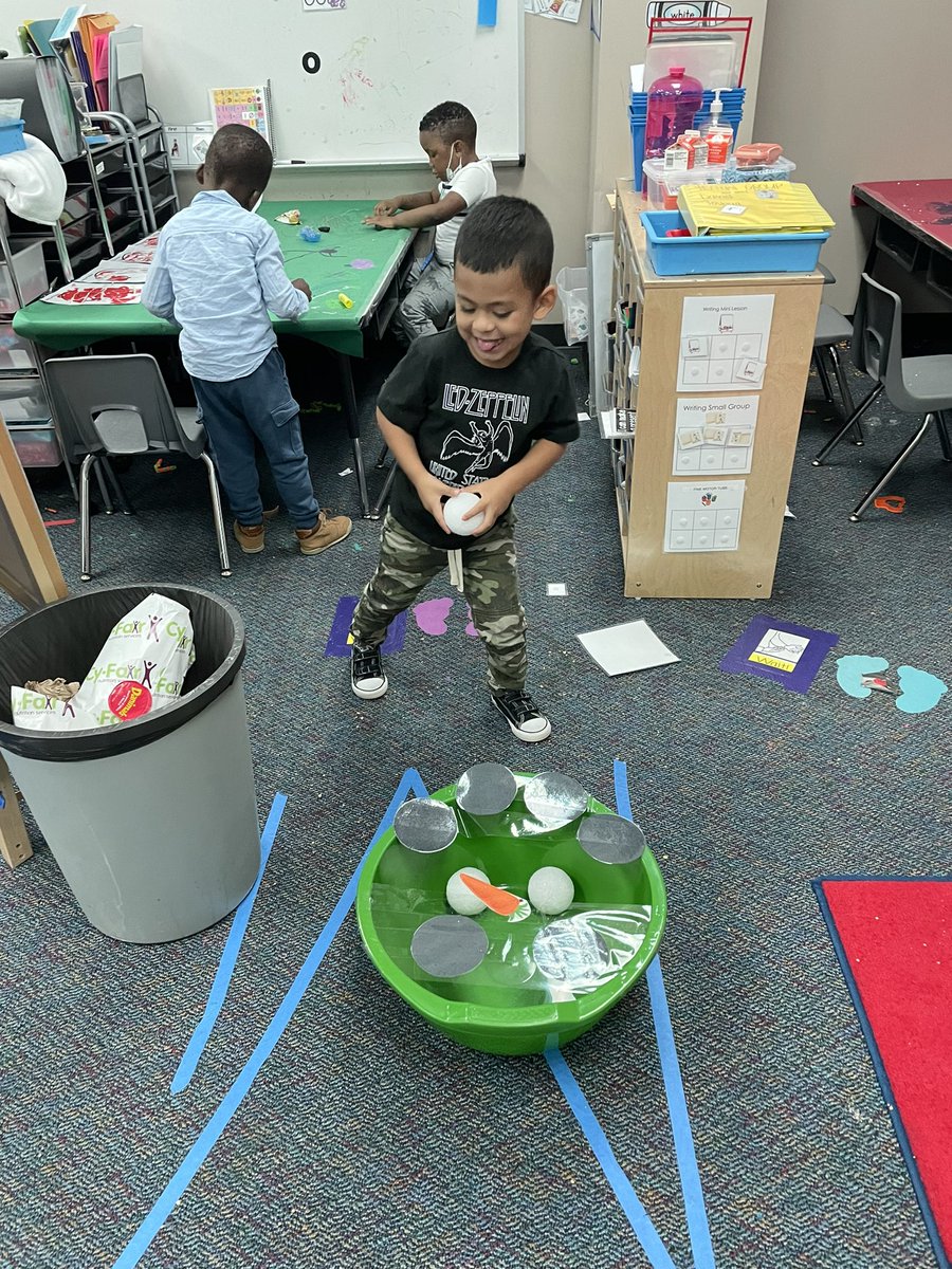 SLCwithmsP's tweet photo. We have had a blast in ECSE doing winter activities this week!!☃️❄️🌟 @MRobinsonElem https://t.co/wTsFuWumqj