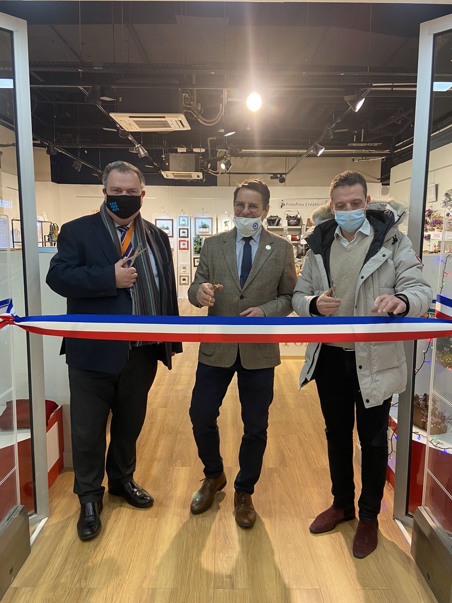 PKuchly57's tweet photo. Inauguration de la boutique éphémère #madein95 au @3fontaines avec mes amis #HerveDenieau, directeur #3F, et #MichelAlexeef, président @Artisans95 !

Illustration du savoir faire de nos #artisans, #tpe et #pme que nous mettons en avant pour Noël !

@CCI_95 @CCI_Paris_IdF https://t.co/FpURAZbYxa