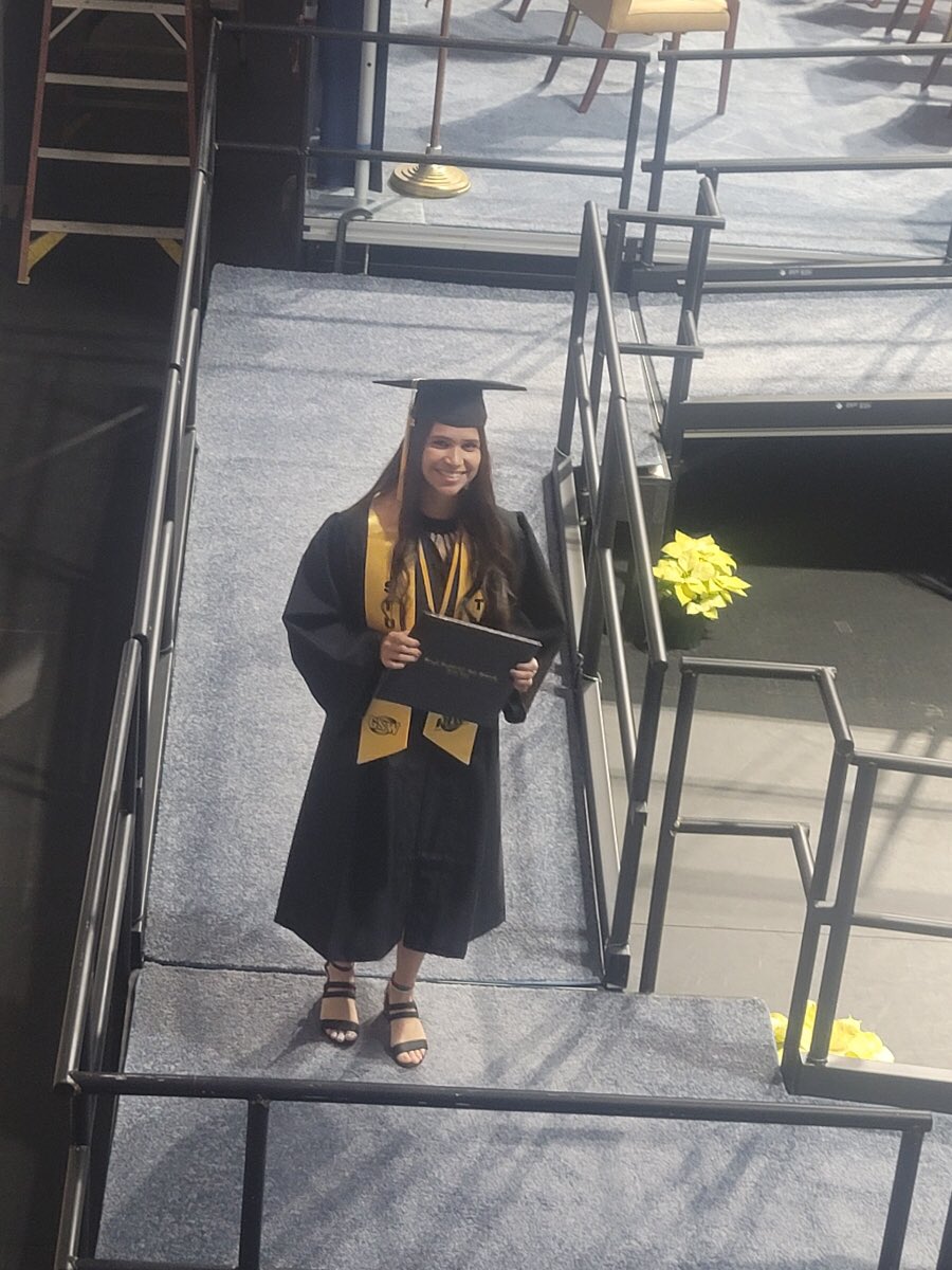 CONGRATS🎉🎉 to our Captain Laura Duran Blanco on her graduation! 🌪🌪