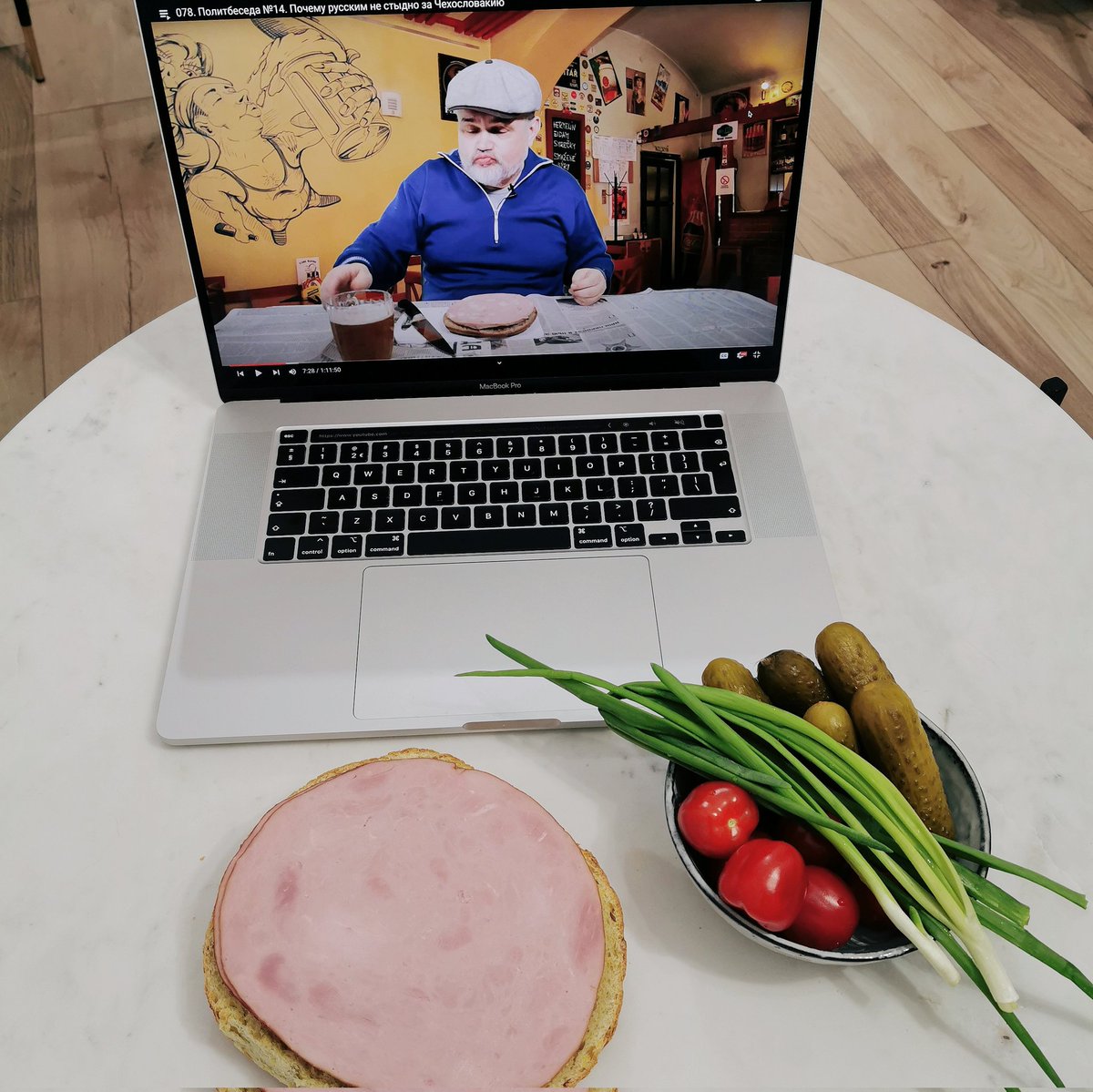 Общественная девочка tweet media