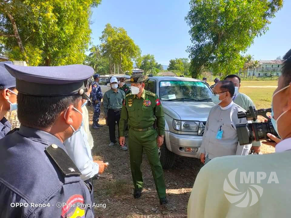 nslwin's tweet photo. SAC's PR Campaign

Terrorist-in-chief Min Aung Hlaing appointed Ministers, and the Rakhine Chief Minister went to the Taungpyoletwea reception centre at Myanmar - Bangladesh border today. It is just a show to the world that they are working for the repatriation of #Rohingya. 1/2 https://t.co/kPtkJ5UtIL