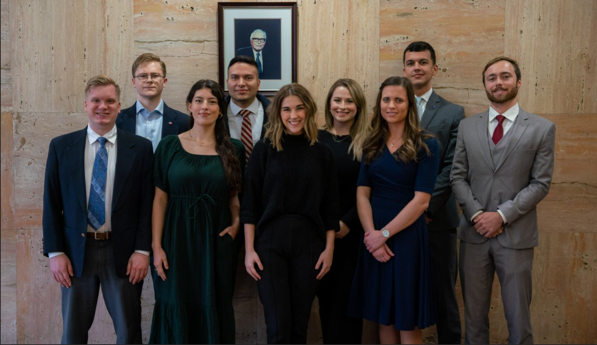 LeadershipInst's tweet photo. As Fall 2021 internships conclude, LI would like to congratulate our interns on the completion of their program and thank them for their contributions throughout their time at LI.
#LIIntern #LIGrad #LearntoWin #WashingtonDC #DCPolitics #ProfessionalDevelopment #DCInternship https://t.co/Uw0arDUHI8