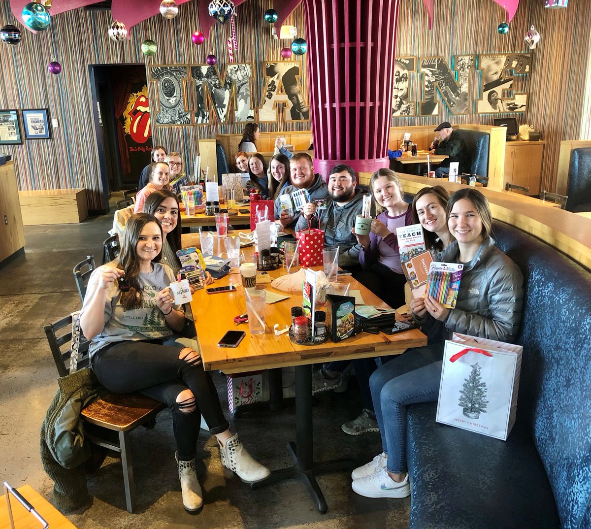 skyteach_wku's tweet image. Last week @Docmarmar wrapped up SMED 470 with pizza and a game of Dirty Santa (future teacher edition). This group is so excited for student teaching, this spring! Headed into SMED 489 with smiles! #futureteachers @WkuOgden @WKUSTE @WKUCEBS @wku