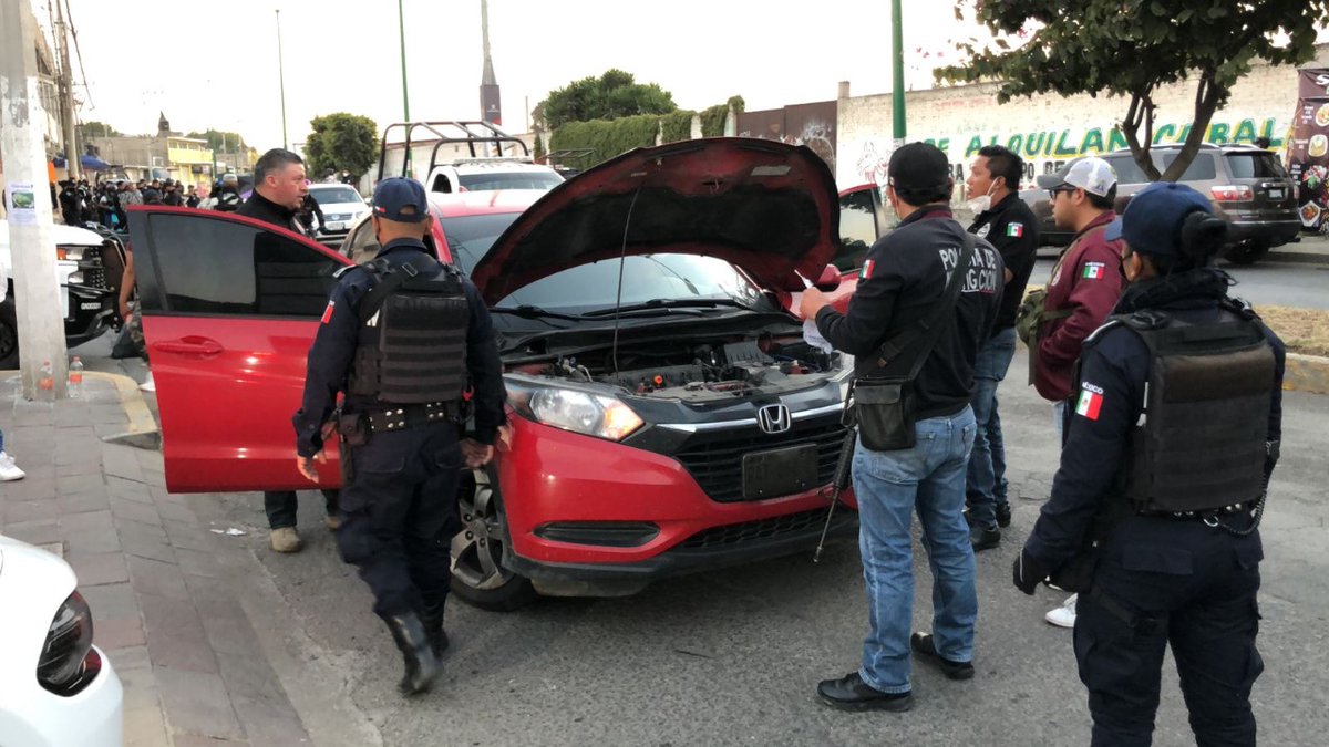 Operativos y #Dispositivos
#Policía #Chimalhuacán, a petición de los vecinos en coordinación con Fiscalía General del Estado de México y Guardia Nacional realizamos  inspecciones preventivas a vehículos en actitud evasiva durante el dispositivo PRESENCIA
#TrabajamosPorTuSeguridad