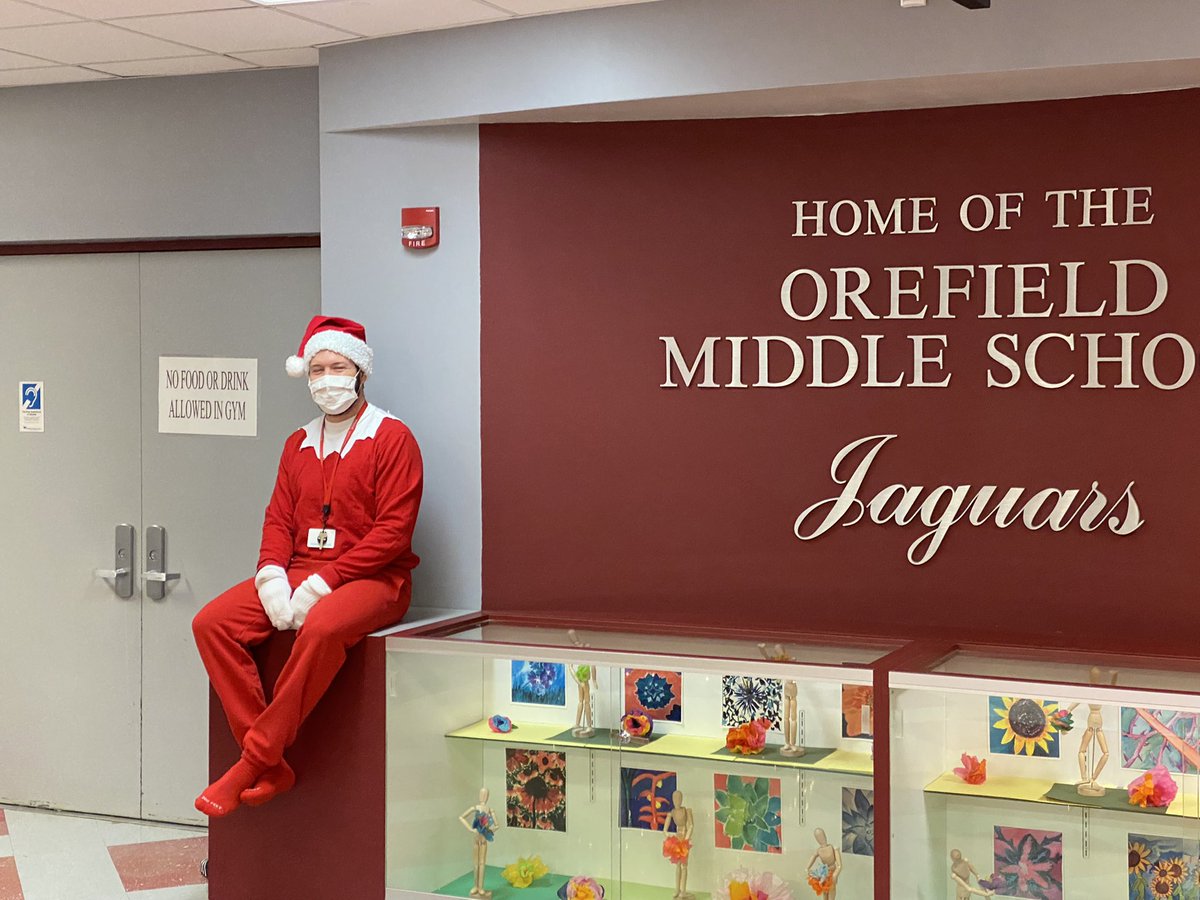 ToddGombos's tweet photo. Starting and celebrating Festive Friday at OMS!!!  #kushner, #mcginnus, #best, #stana, #parklandpride, #omsjags https://t.co/pHNOOIUbHz
