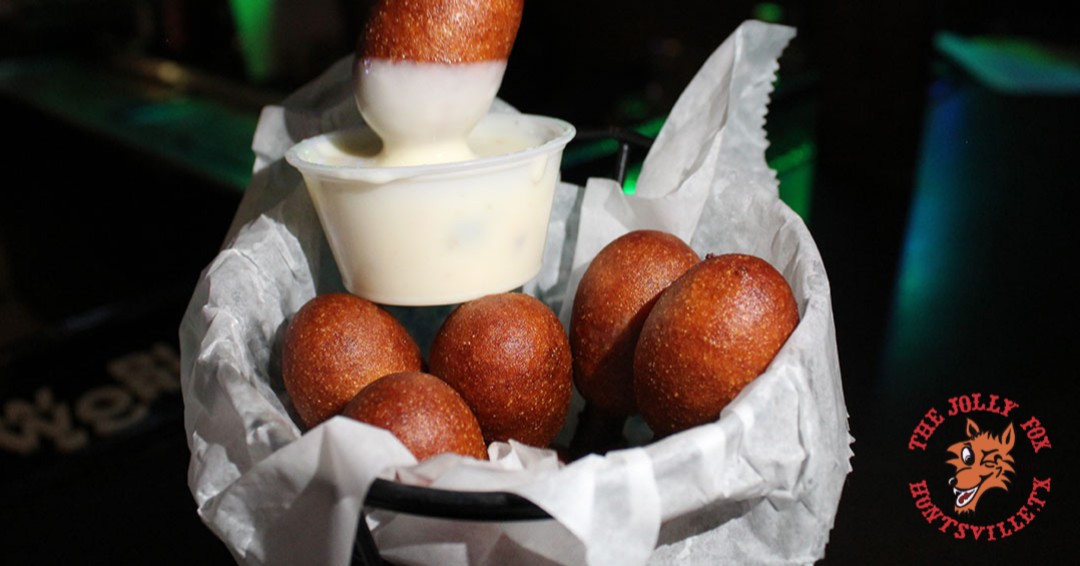 thejollyfox's tweet photo. Mini versions of food are the best versions. #minicorndogs https://t.co/4LqS361uOV