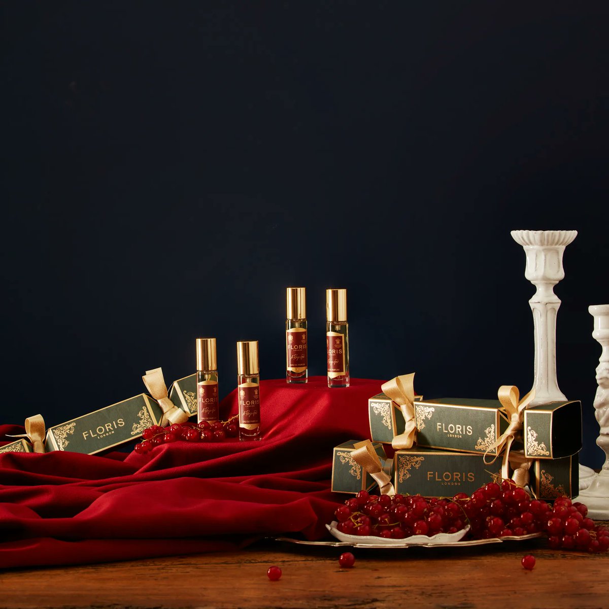 FlorisLondon's tweet photo. Bring a smile and a little merriment to your friends and relatives this year with the wonderful Floris Christmas Cracker.
#FlorisLondon #LuxuryChristmasGifting #LuxuryChristmasGifts #Christmas2021 #FlorisChristmasCollection #Rose #EDP #LuxuryChristmasCracker #ChristmasCracker https://t.co/jLnGdE3aMW