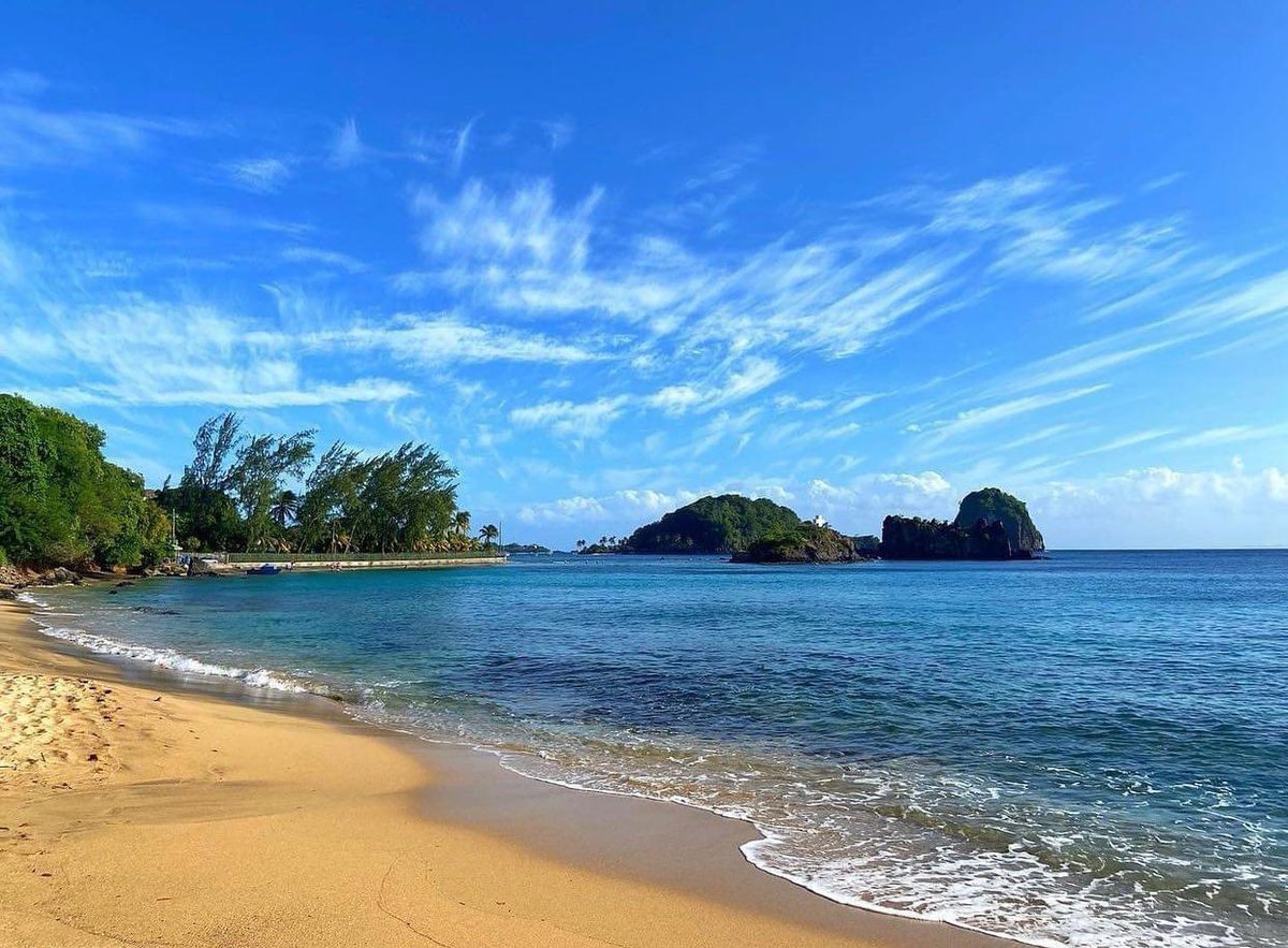 📍: Paradise
📷: IG: iamsimplytia

Can you name this beach? It’s one of the most popular beaches on the mainland.