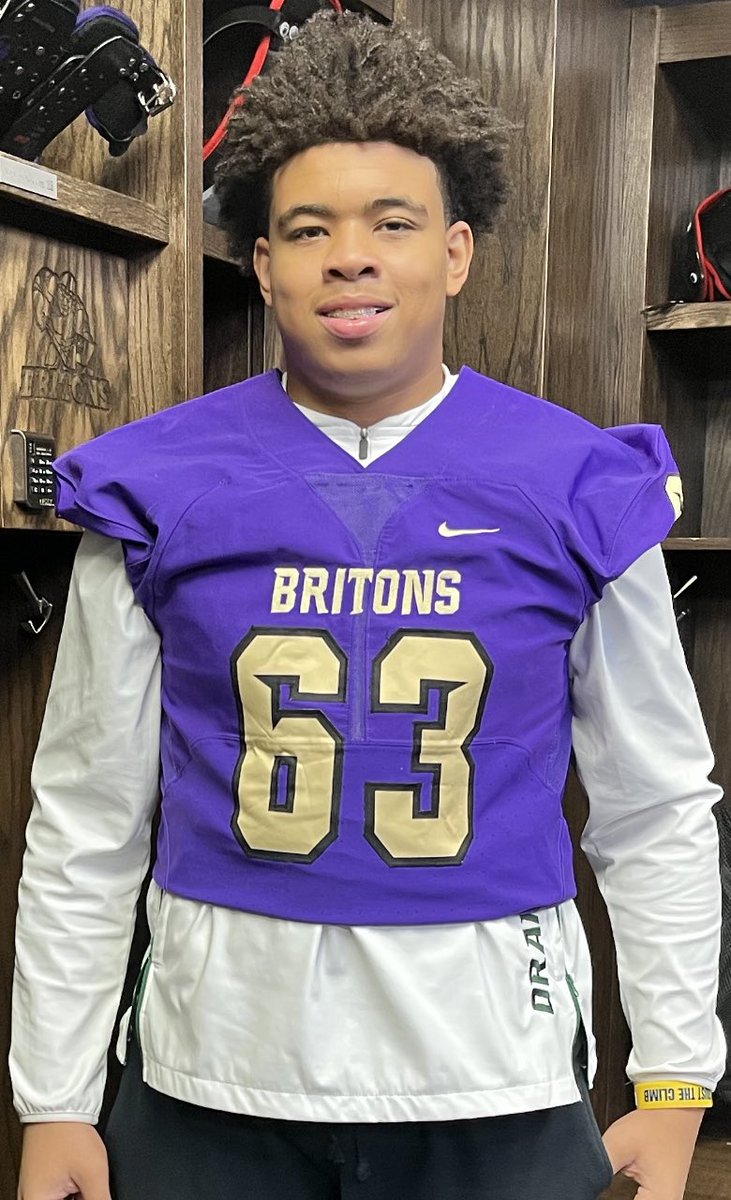 rorodrake63's tweet photo. After a great visit I’m blessed to receive an offer from Albion college!!🟣🟡 @CoachBeurer @COACHT2_ https://t.co/SQCvvonrZ7
