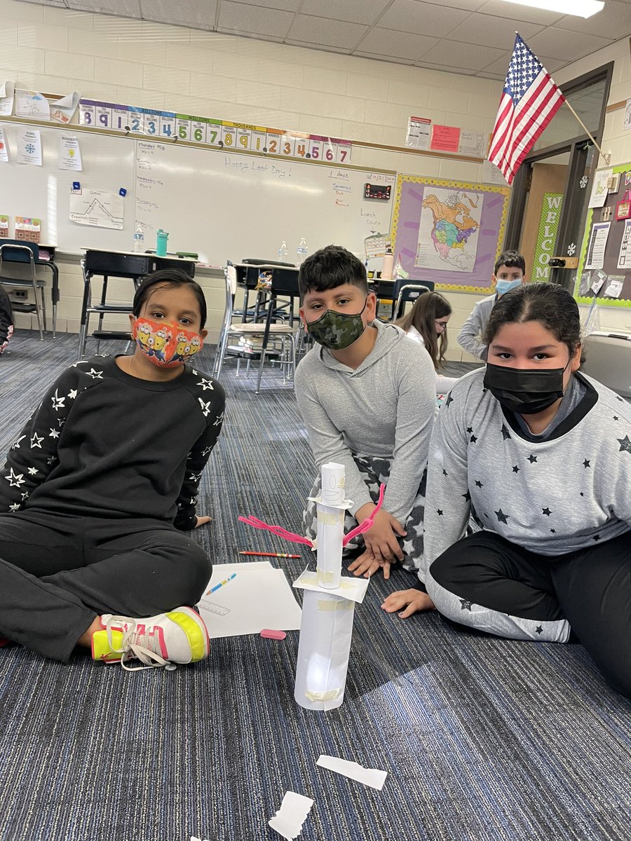 SStarkopf's tweet photo. 5th graders had a blast competing in a snowman building STEM challenge! Congrats to our 1st, 2nd and 3rd place winners!!! @sussman_howard @EllianEydis @MarkTwainD63 #63Success #cougarcountry https://t.co/90bvz8yWH5