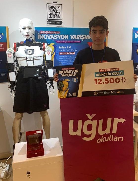 Başakşehir Living Lab 8 İnovasyon yarışmasında İnsansı Robot Arisa 1.0'la lise kategorisinde birinci olan öğrencim Yiğit Tolay'ı kutlar, başarılarının devamını dilerim.

#UğurluOlmak 
#UğurKodluyor
