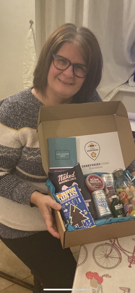 Received my volunteering award today, big thank you to <a href="/CricketDerbys/">Derbyshire Cricket Foundation 🏏</a> and <a href="/colleaguebox/">Colleague Box</a> for the thoughtful gift 🍹 🍫 New season soon <a href="/Mickleover_CC/">Mickleover CC 🏏</a>