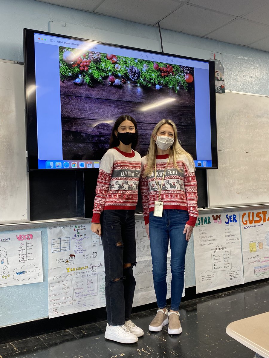 letsmosiealong's tweet photo. Ugly Sweater Day and another twin!!!!! https://t.co/C7vjvkCyWm
