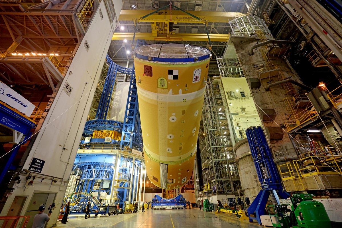 BoeingSpace's tweet photo. Our team at NASA’s Michoud Assembly Facility finished integrating the Artemis II @NASA_SLS core stage’s liquid oxygen tank, forward skirt and intertank. This completes the forward join production milestone on this core stage that will launch the #Artemis II crewed mission. https://t.co/Rm3WwEjDVf