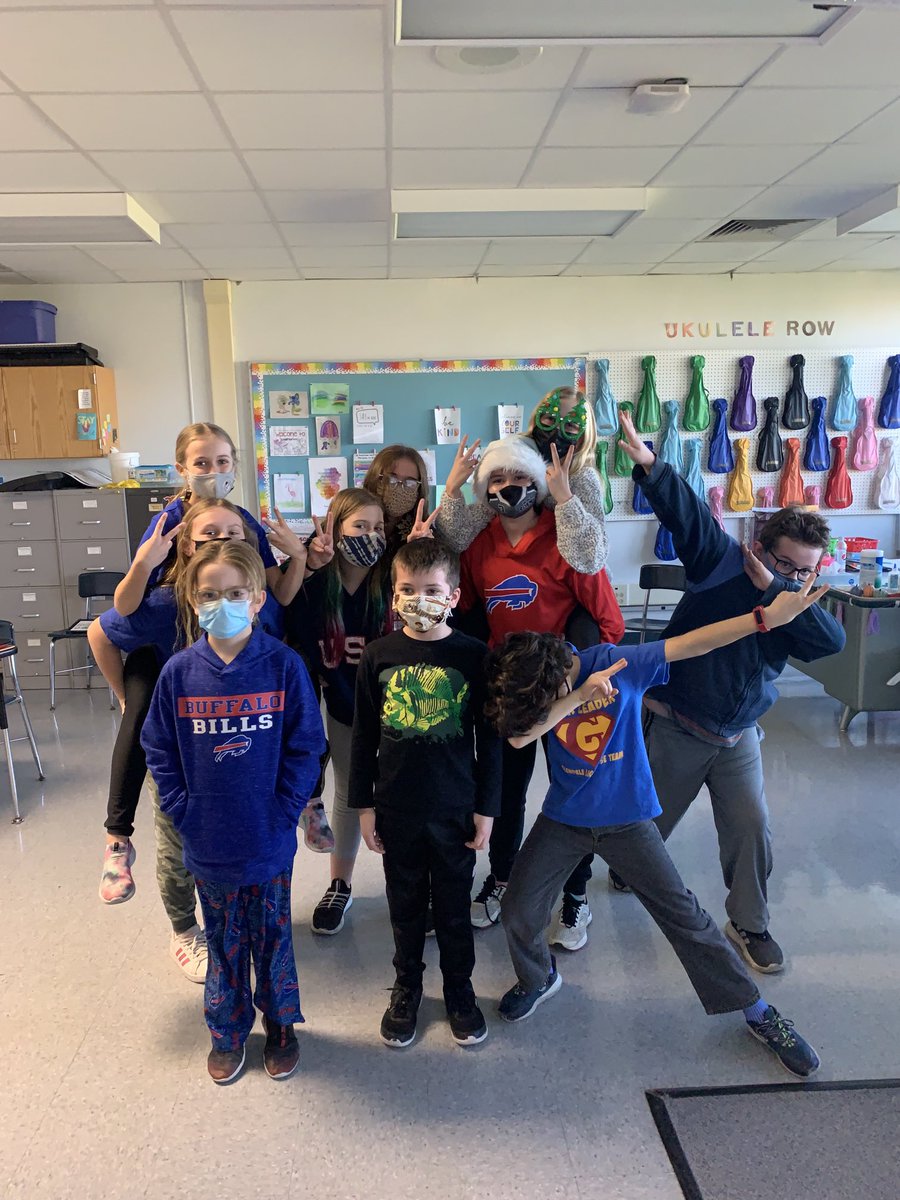 Having Fun while Spotlighting Leadership! This  Proactive Lighthouse Team SHINED while facilitating our Virtual Leadership Assembly today. ⁦<a href="/GlendaleSH/">Glendale Elementary School</a>⁩ ⁦<a href="/SweetHomeEF/">Sweet Home Education Foundation</a>⁩